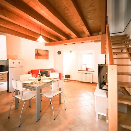 Dom wakacyjny Casa Valerija *